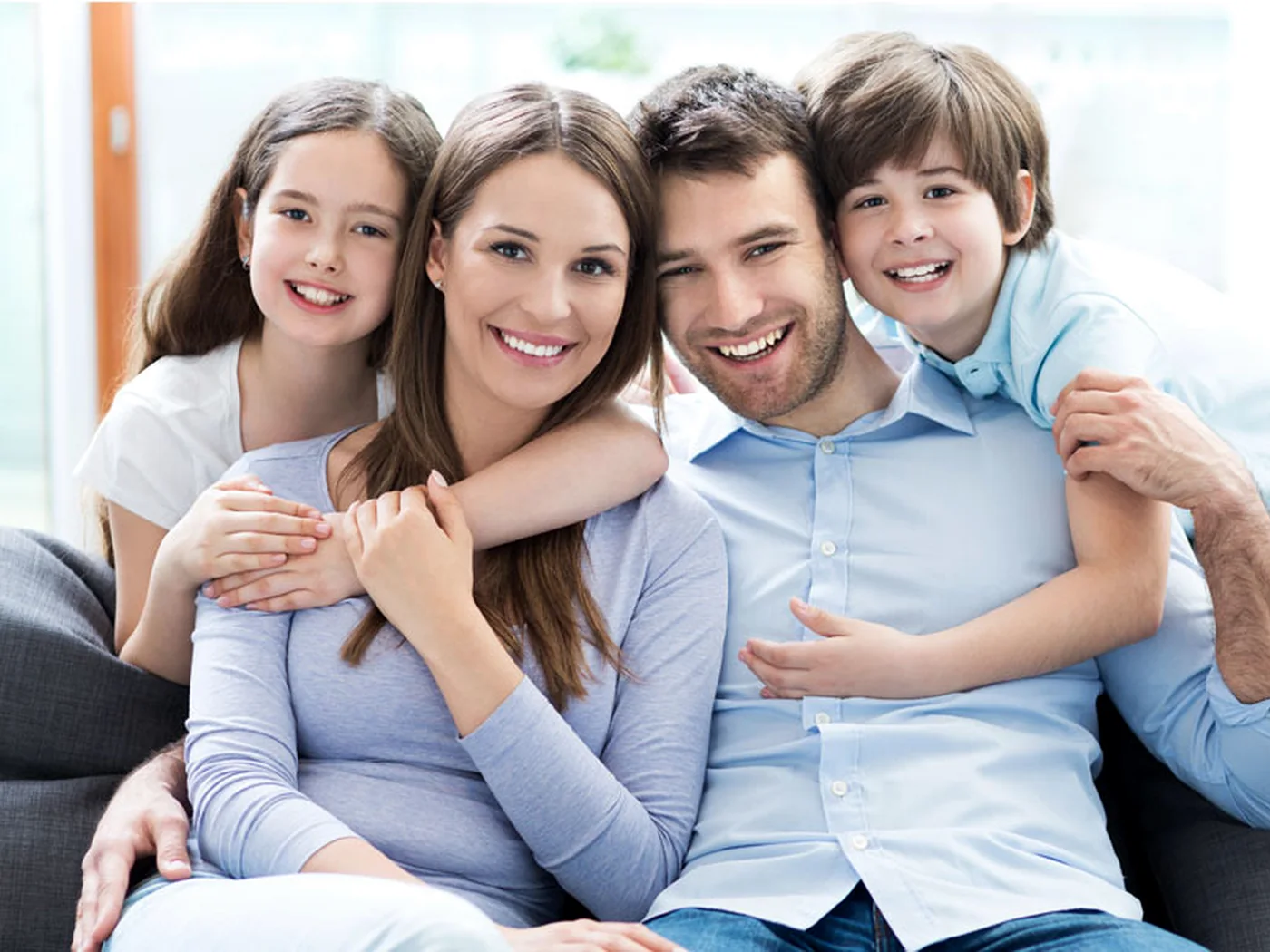 Família reunida em casa